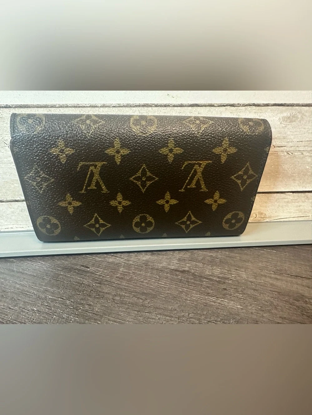 Louis Vuitton Monogram Sarah Wallet - Picture 2 of 13